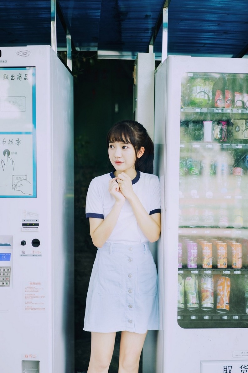 90后清纯妹子校园运动唯美写真