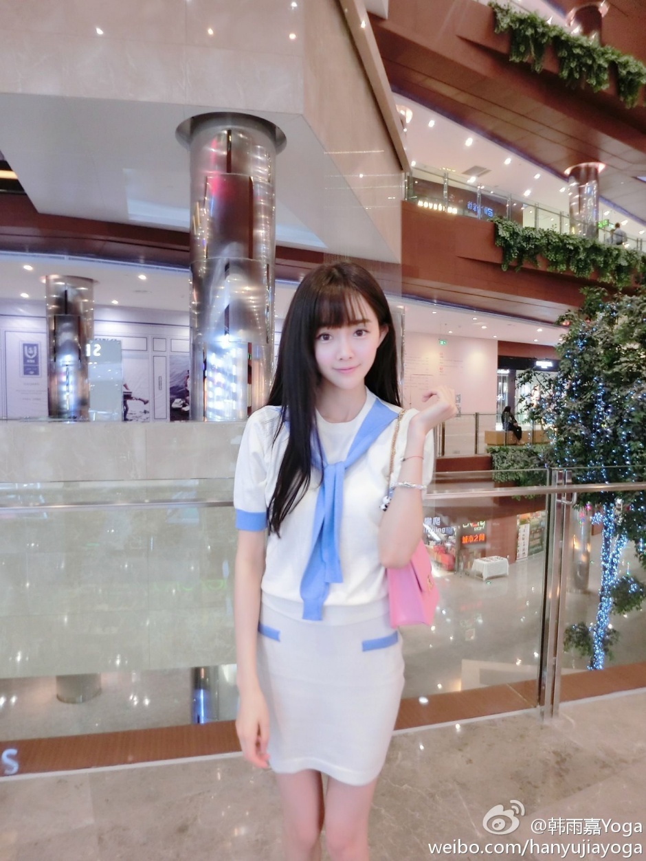 清纯美少女韩雨嘉深沟美胸时尚生活写真