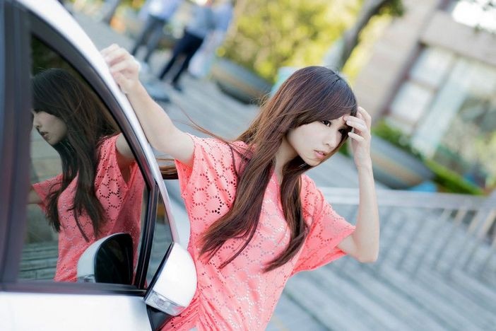 性感长腿美女张雅筑青春迷人阳光户外写真图片