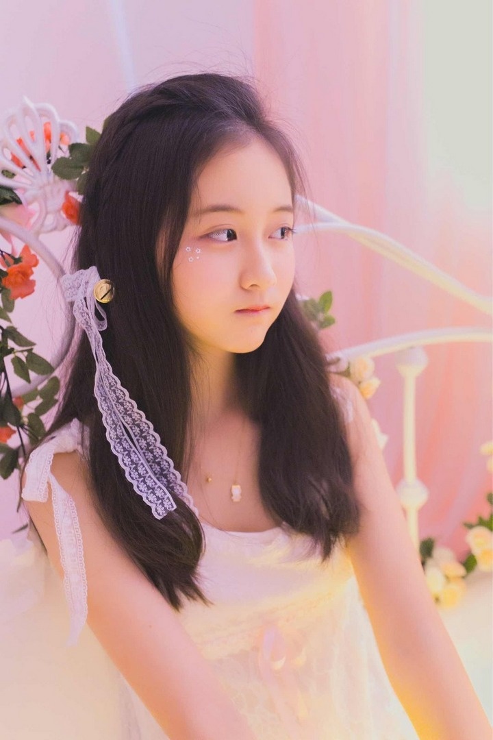 青春可爱粉嫩美少女私房童话梦写真图片