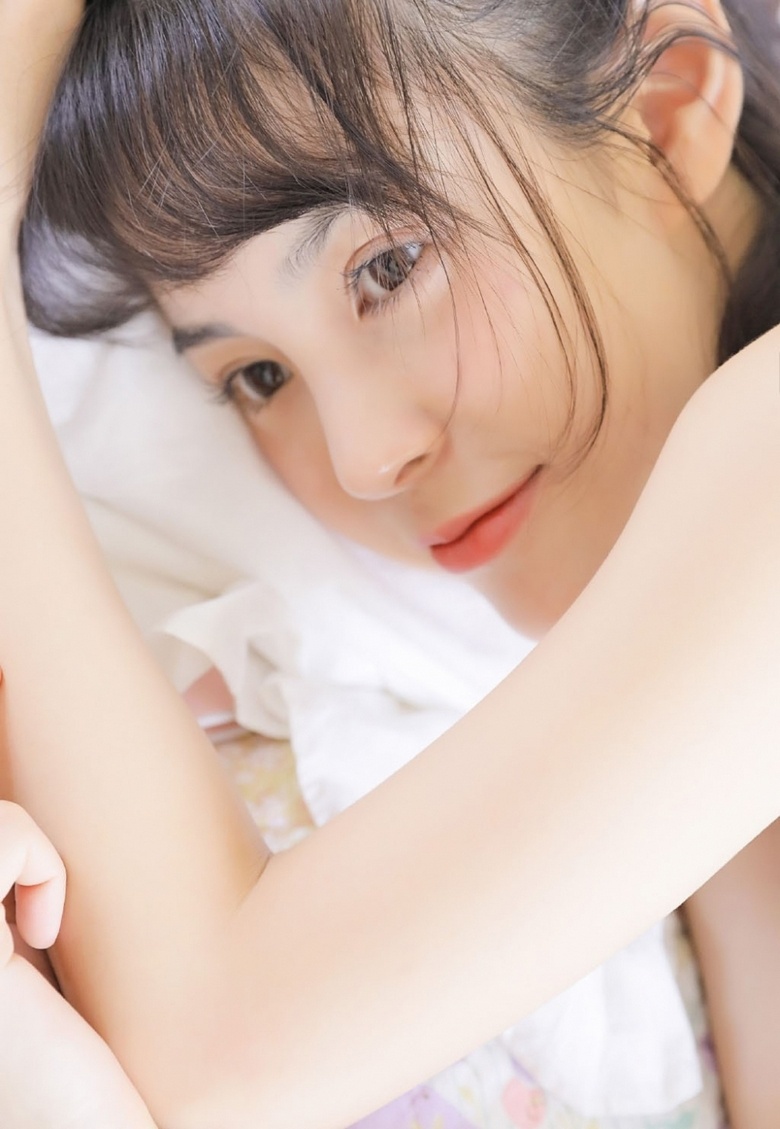 高颜值清纯少女私房美腿香肩诱惑写真图片