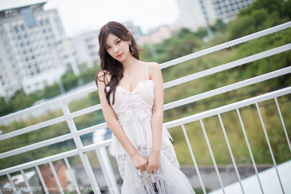 性感美乳模特杨晨晨sugar蕾丝吊带裙极致诱惑