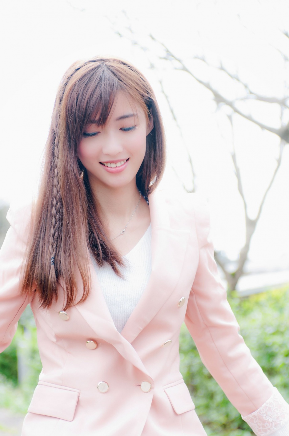 气质美女Kila晶晶/廖挺伶甜笑露齿养眼写真图片