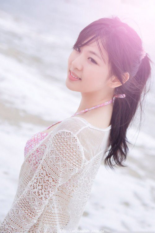 气质清纯甜美少女海滩比基尼迷人写真照