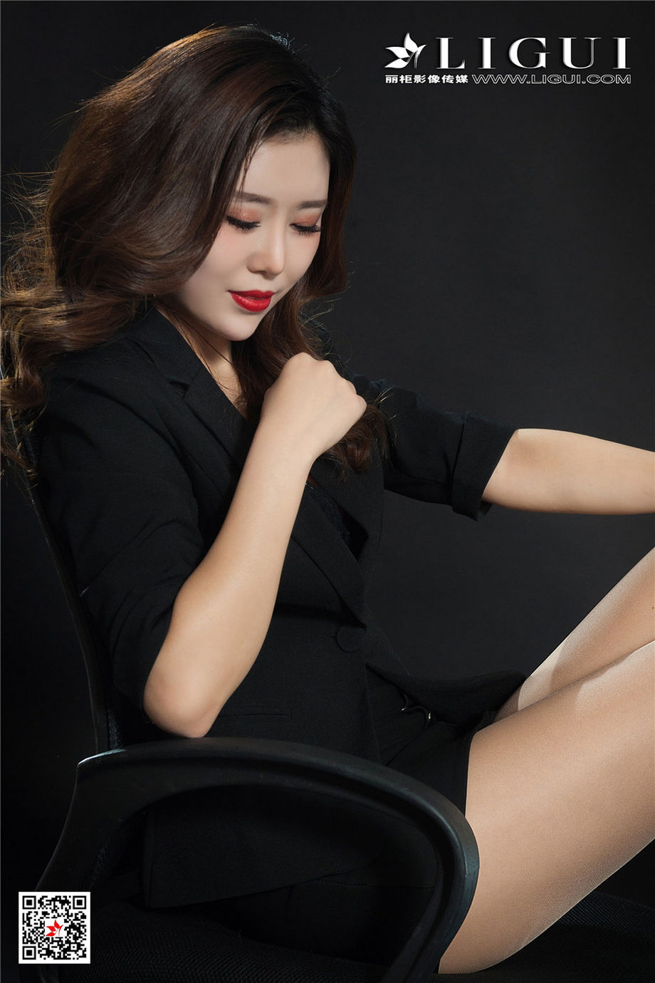 Ligui丽柜 丝袜少妇阿宁诱人玉足魅惑写真图片