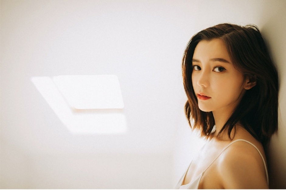 美女御姐浴室裹胸大胆人体艺术模特摄影性感写真