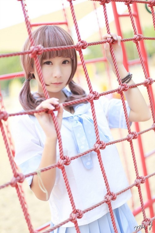 00后小萝莉Loli白袜迷你裙游乐园清纯写真图片