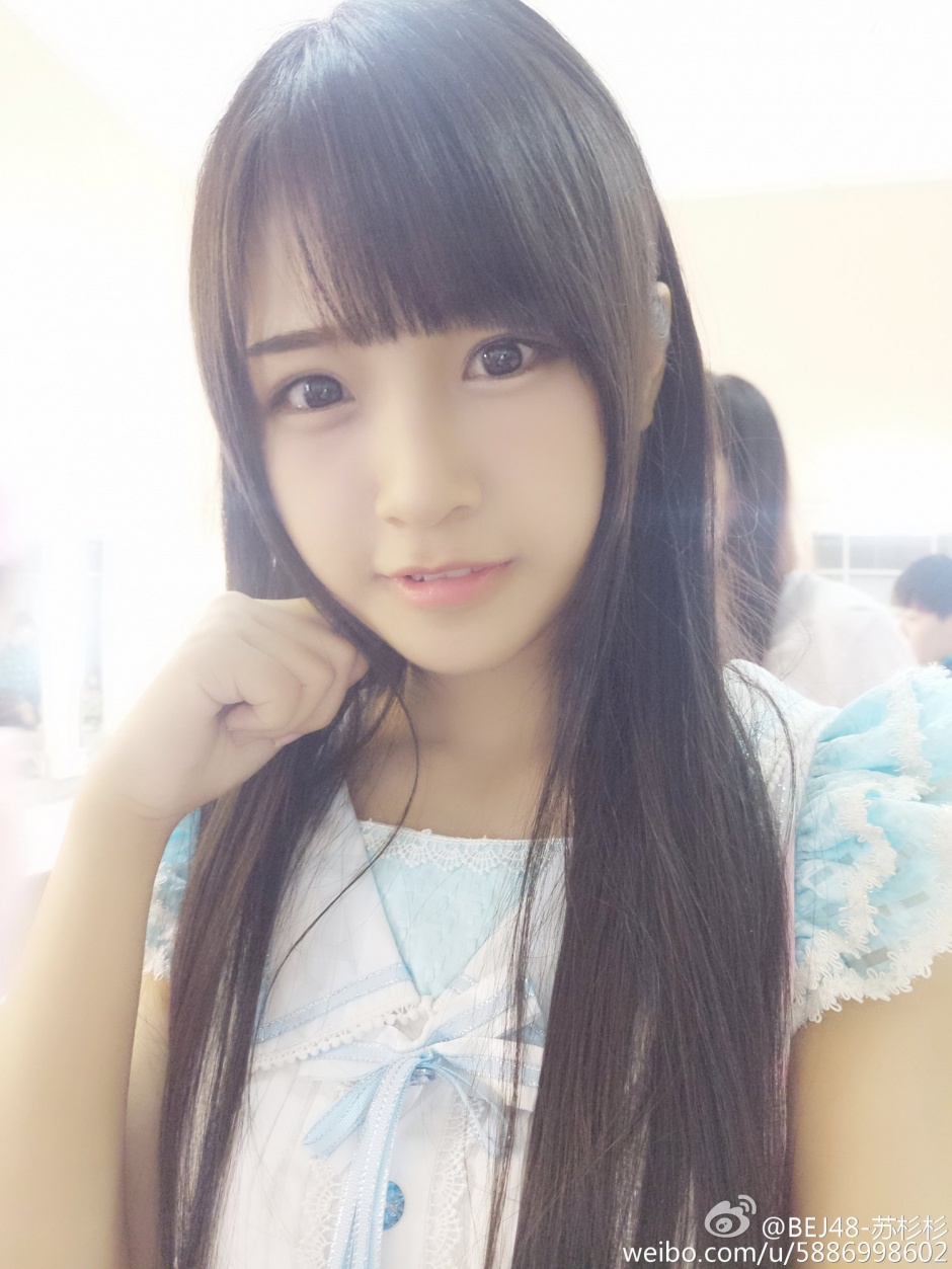 95后清纯大眼萌妹苏杉杉性感小嘴粉唇诱惑