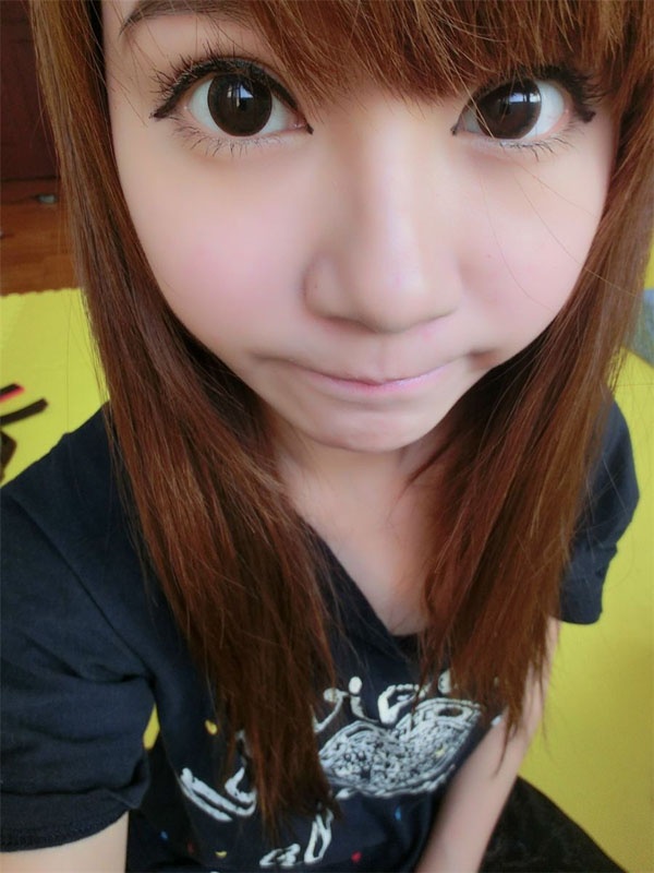 俏皮白嫩萝莉可爱迷人私房小露酥胸自拍