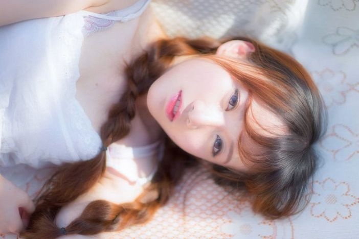 双麻花辫粉嫩美少女清纯可爱私房写真