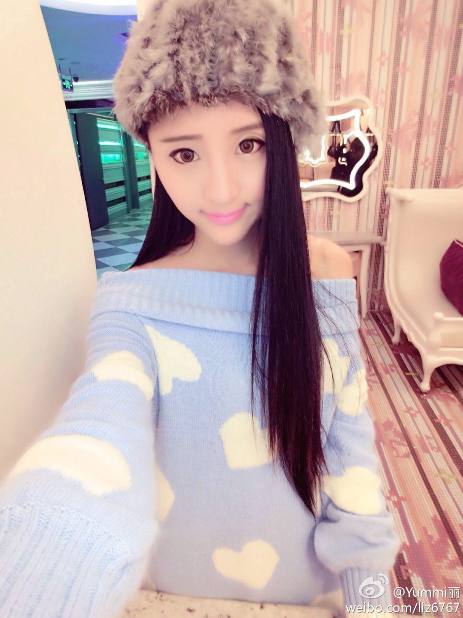 网红长腿美女Yummi丽生活自拍私密照写真
