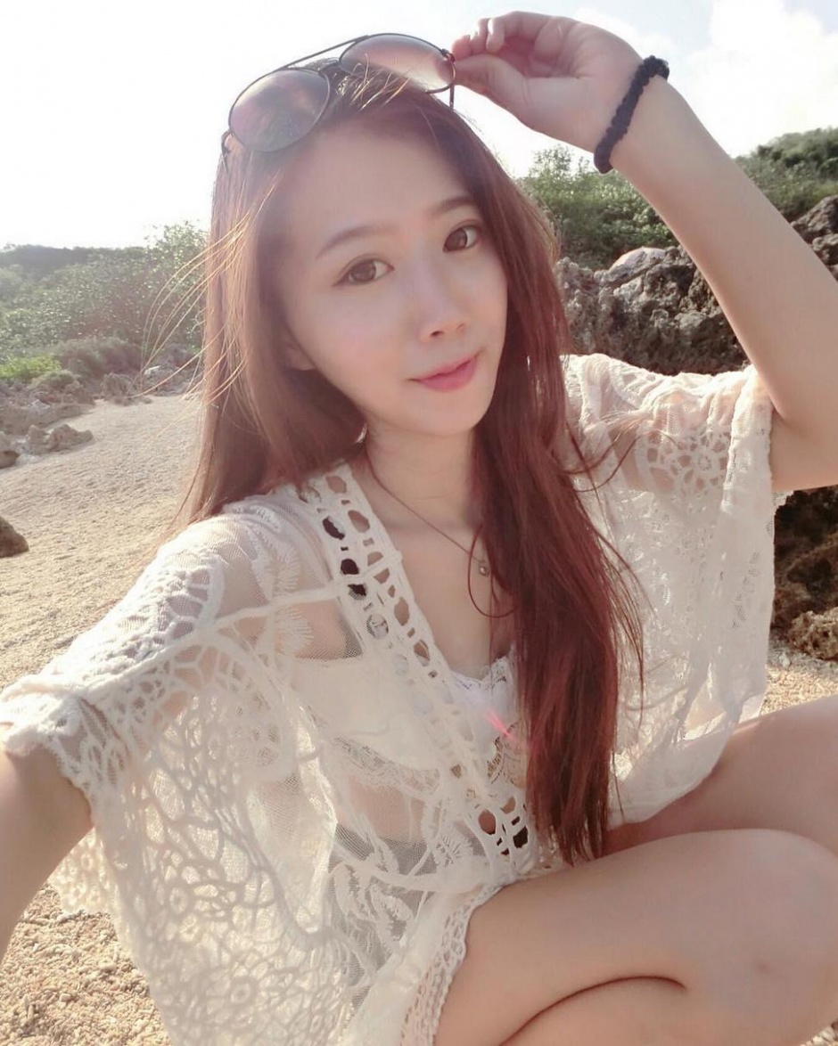 台湾大胸美女刘雨芩靓丽性感自拍写真图片