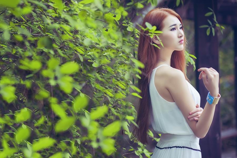 清纯美女野外长裙纯白写真照