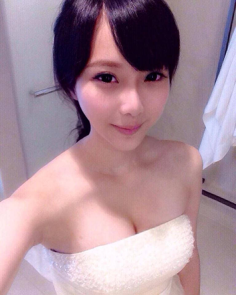 台湾甜美学生妹刘坊萱清纯自拍写真图片