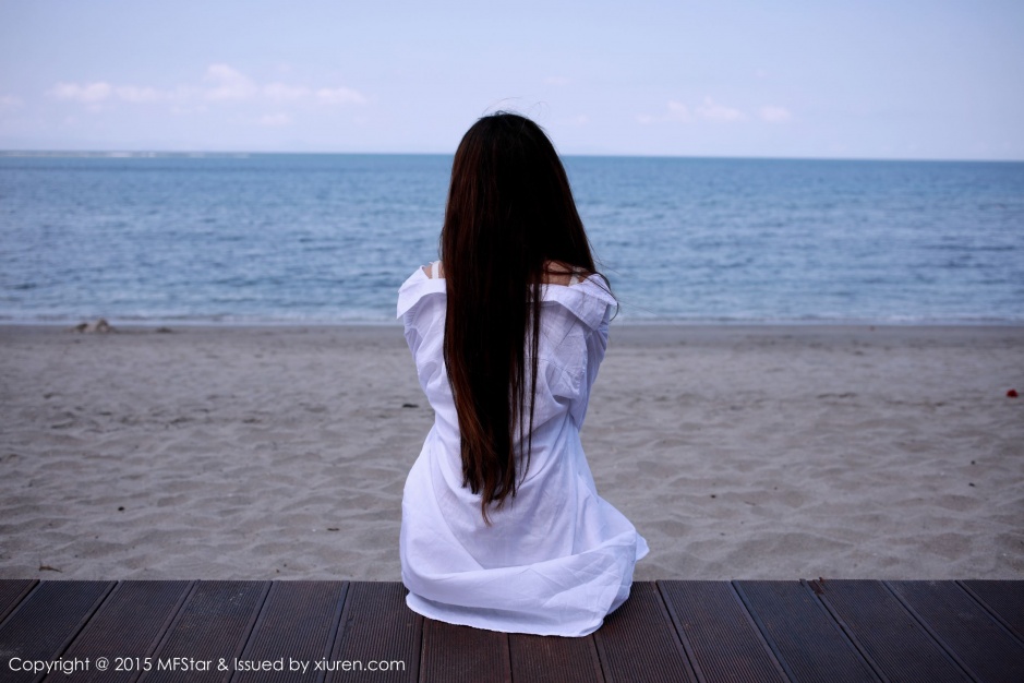 爆乳长腿妹子Milk楚楚海边诱人写真