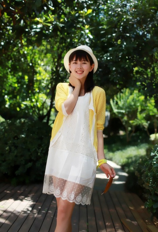 超人气清纯美女钟恩淇户外摄影图片