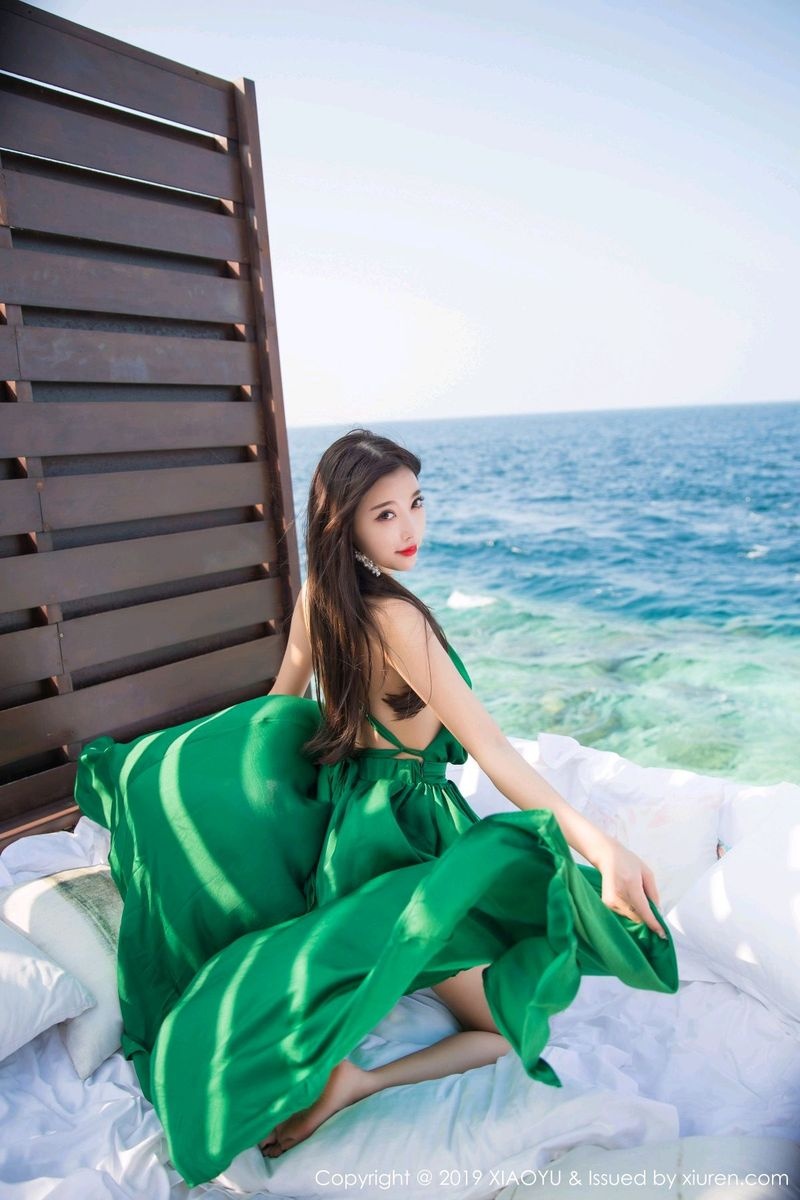 性感美女模特杨晨晨泳池比基尼诱惑大尺度写真集