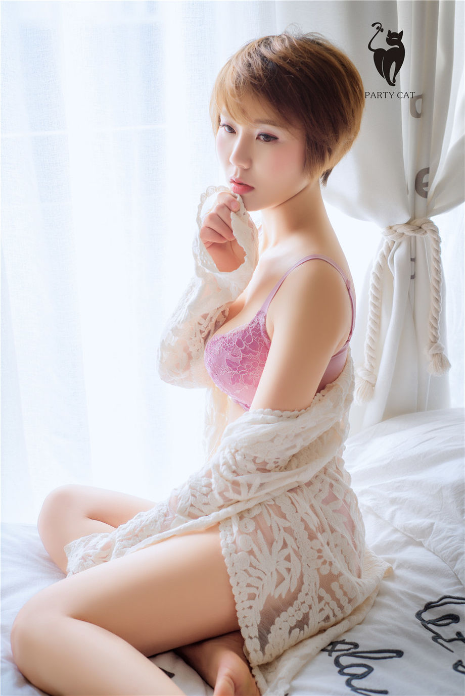 PartyCat轰趴猫 蕾丝内衣美女姐妹花雪白爆乳翘臀诱惑写真图片