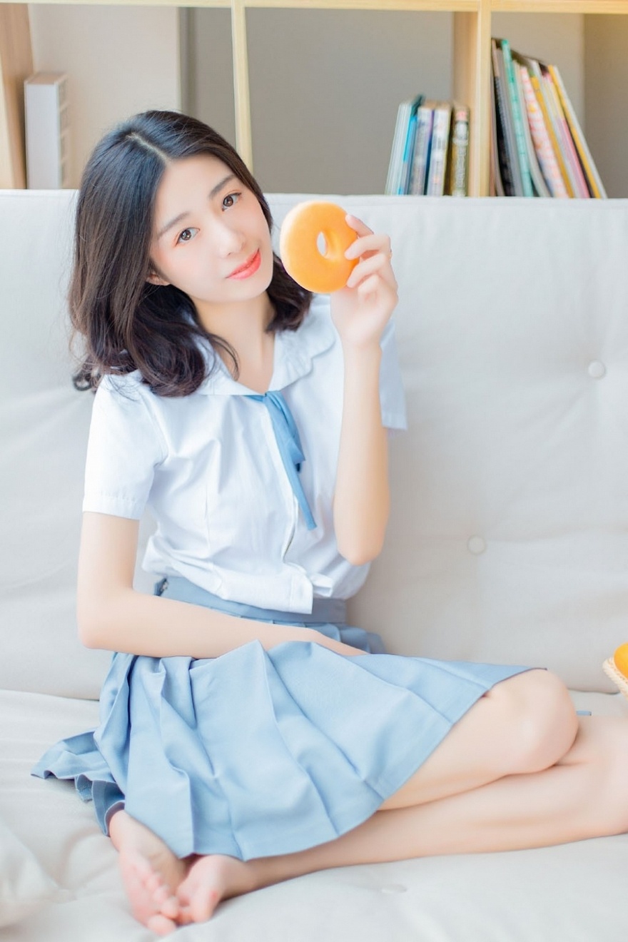 百褶短裙校服美女书房小清新迷人写真图片