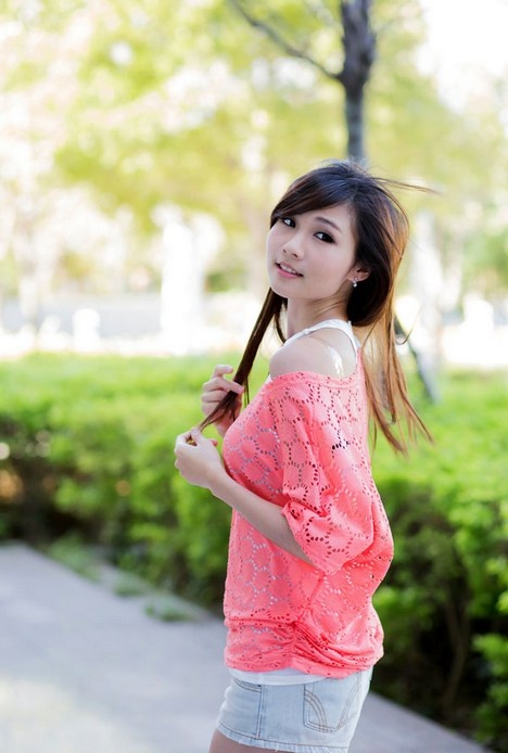 性感长腿美女张雅筑青春迷人阳光户外写真图片