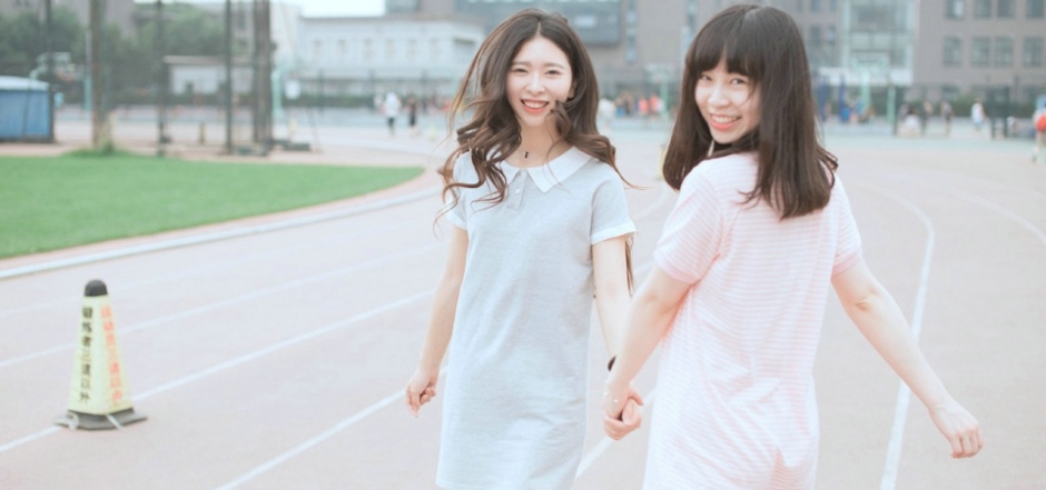 校园清新姐妹花青春活力气息阳光写真图片