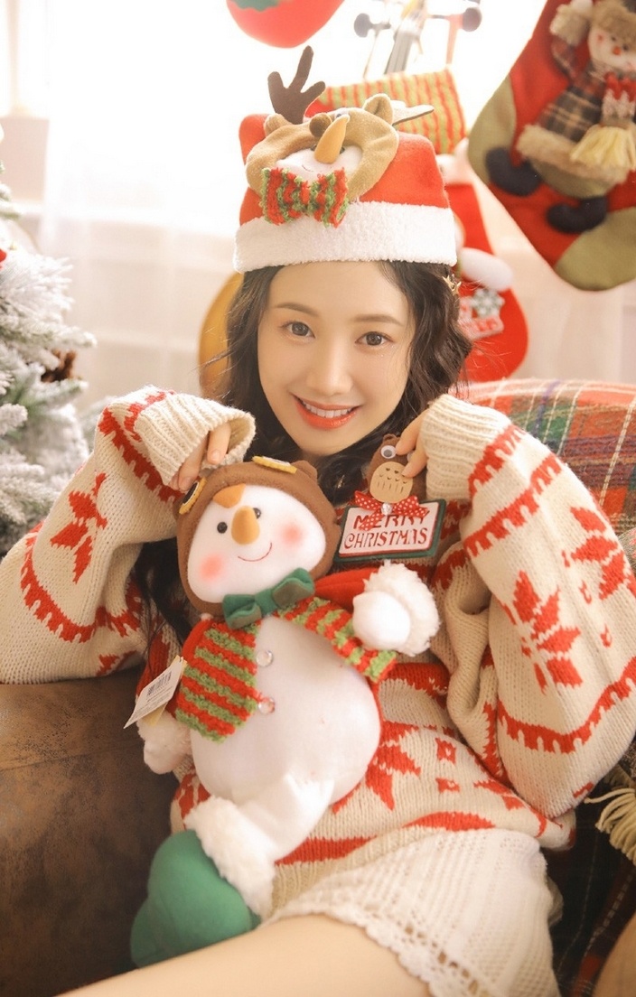 蕾丝热裤少女性感白嫩美腿居家圣诞装写真