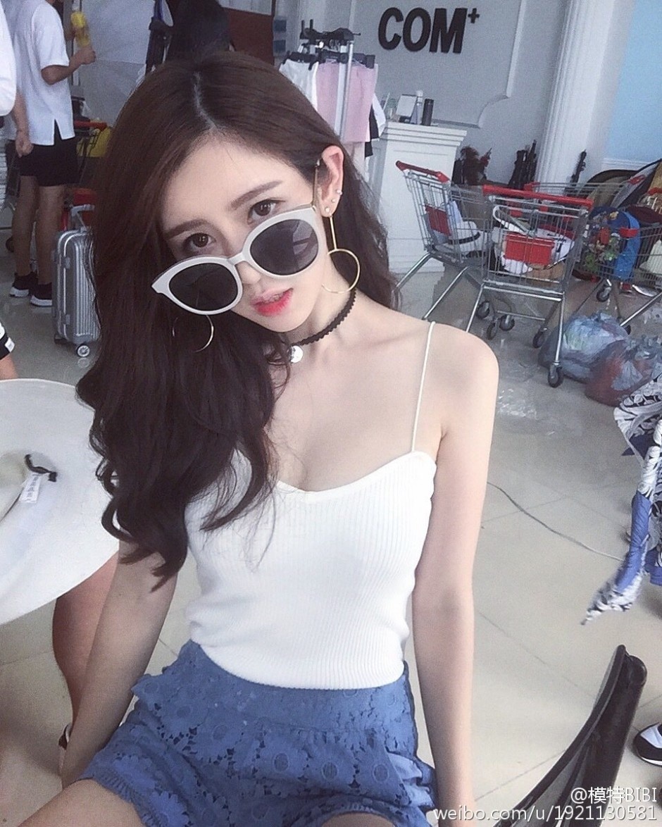 90后嫩模黃慧BIBI性感吊带美拍图片