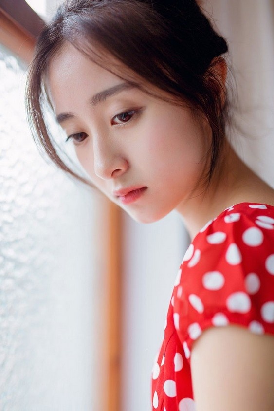 清纯气质美女白皙肌肤极度迷人养眼图片