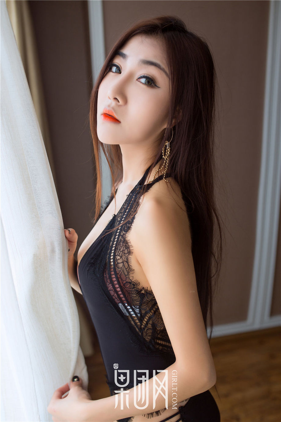 润白美乳小姐姐笑笑床上香艳情趣内衣修长美腿魅惑写真图片