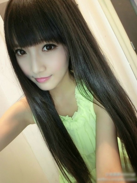 黑长直清纯大眼软萌妹俏皮可爱生活自拍美图