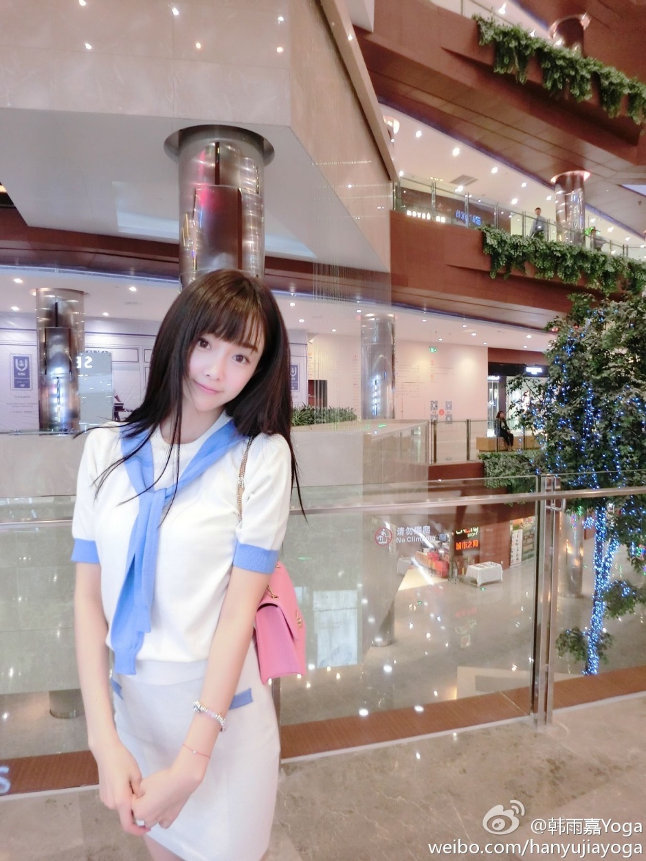 清纯美少女韩雨嘉深沟美胸时尚生活写真