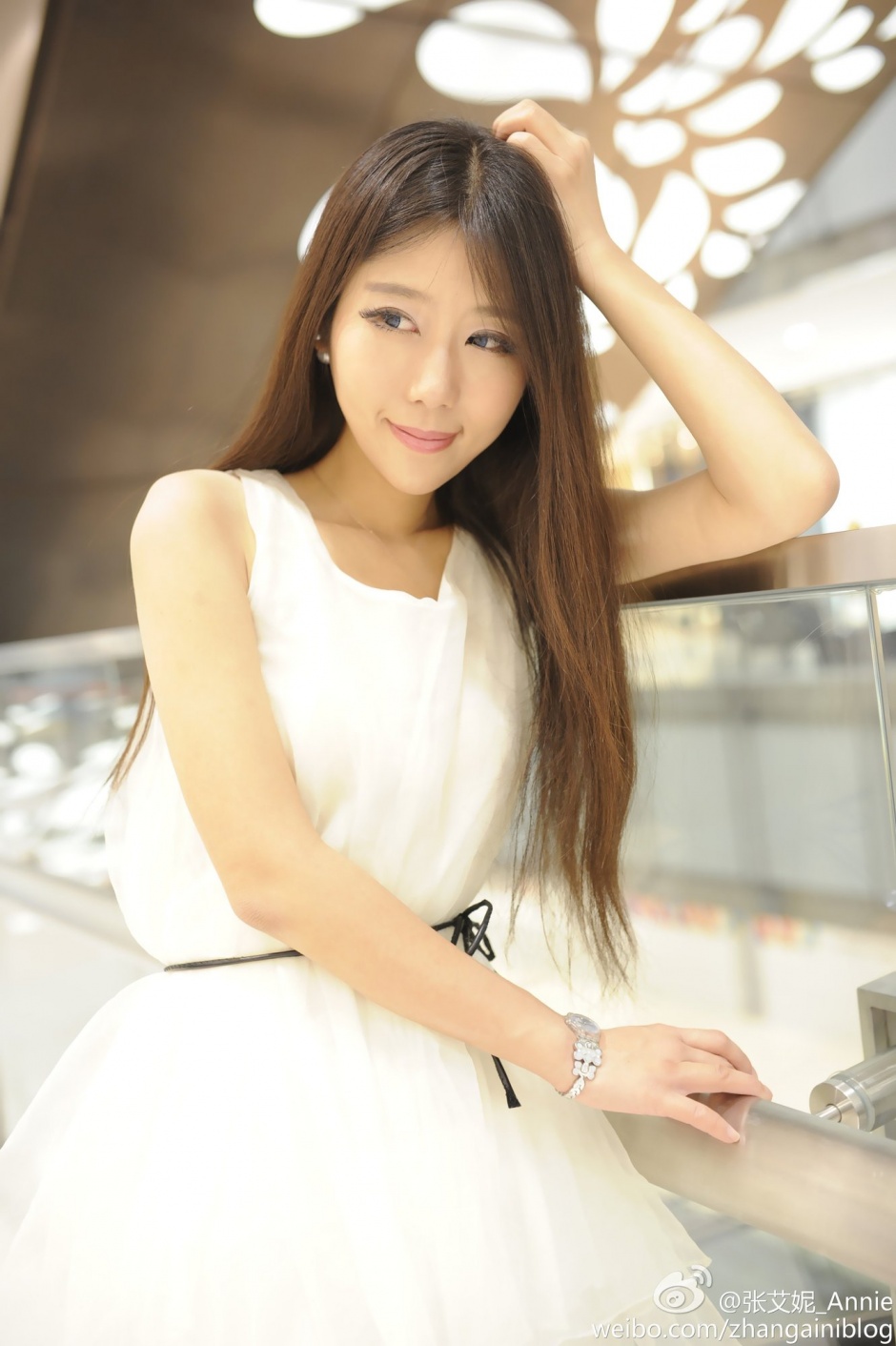 性感足球宝贝张艾妮Annie极品身材长裙旅拍写真