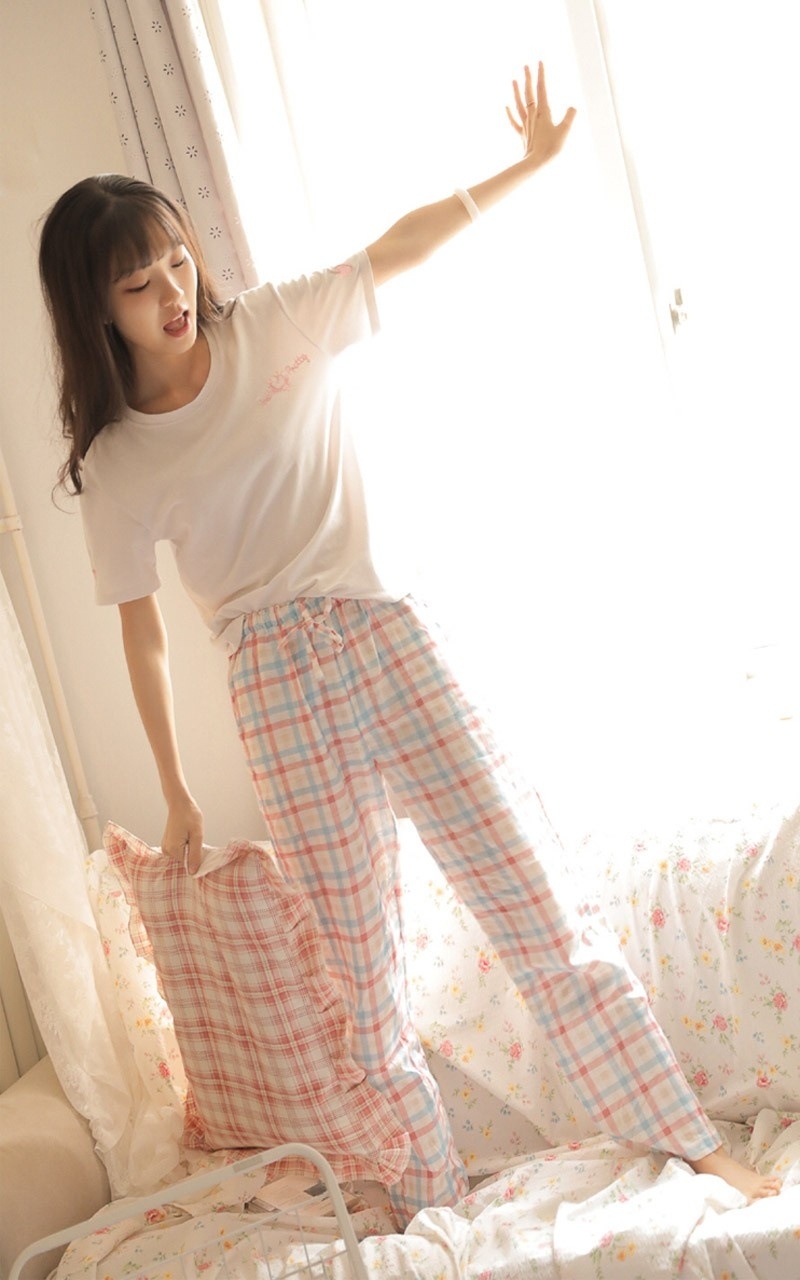 居家萌妹怡然自乐小清新氧气少女美丽可爱图片