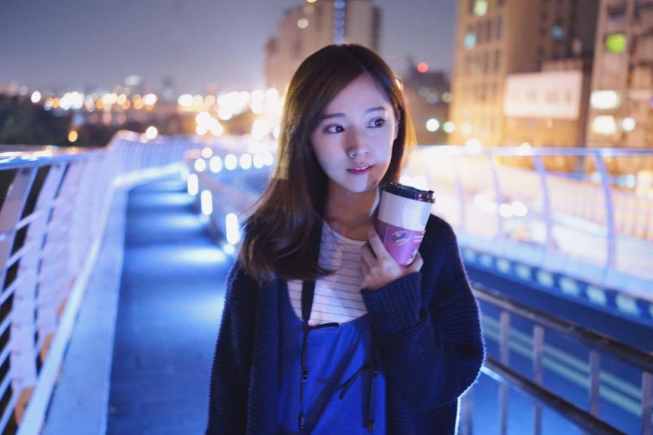 治愈系美女安婕希(陈奕安)甜笑迷人户外写真图片