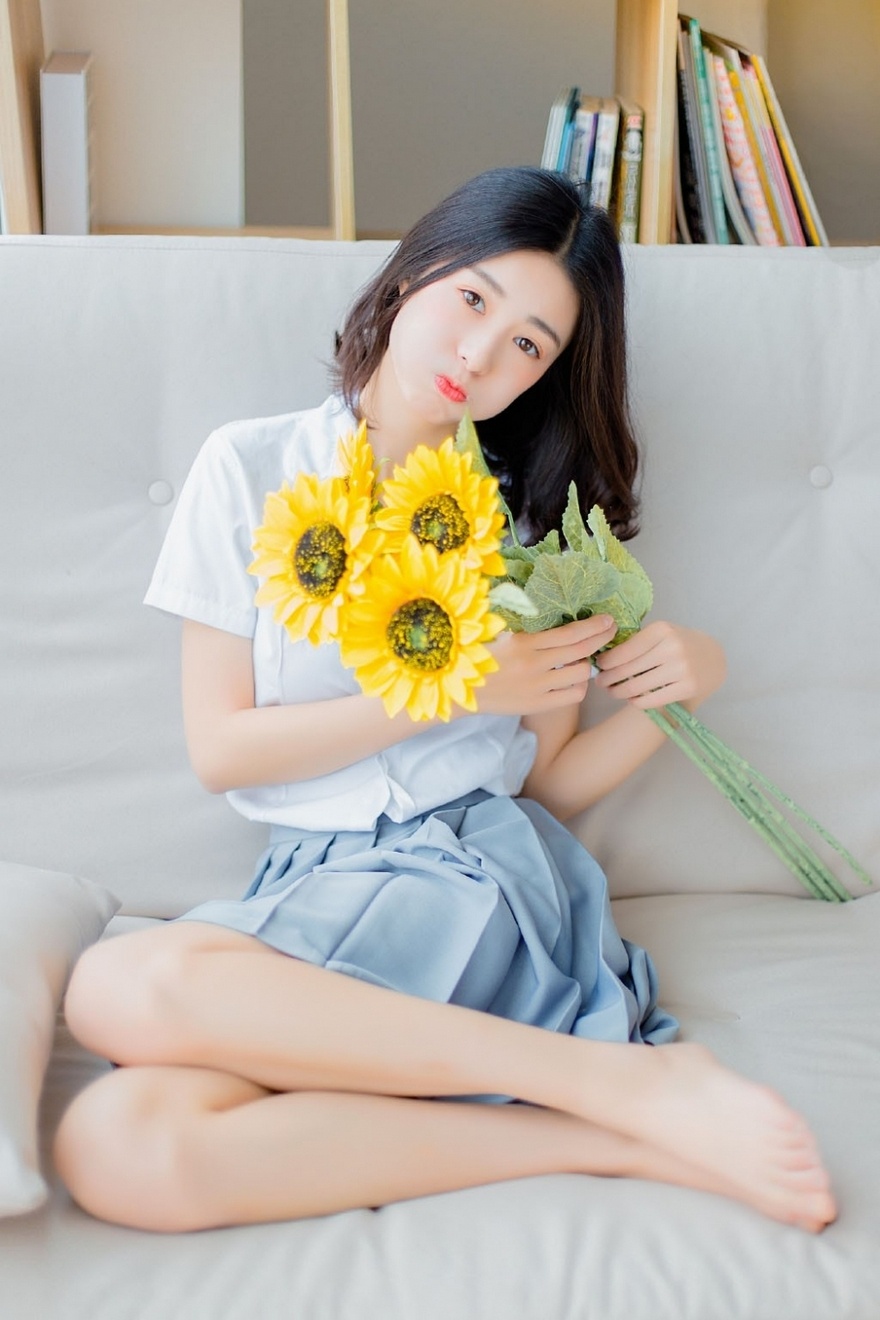 百褶短裙校服美女书房小清新迷人写真图片