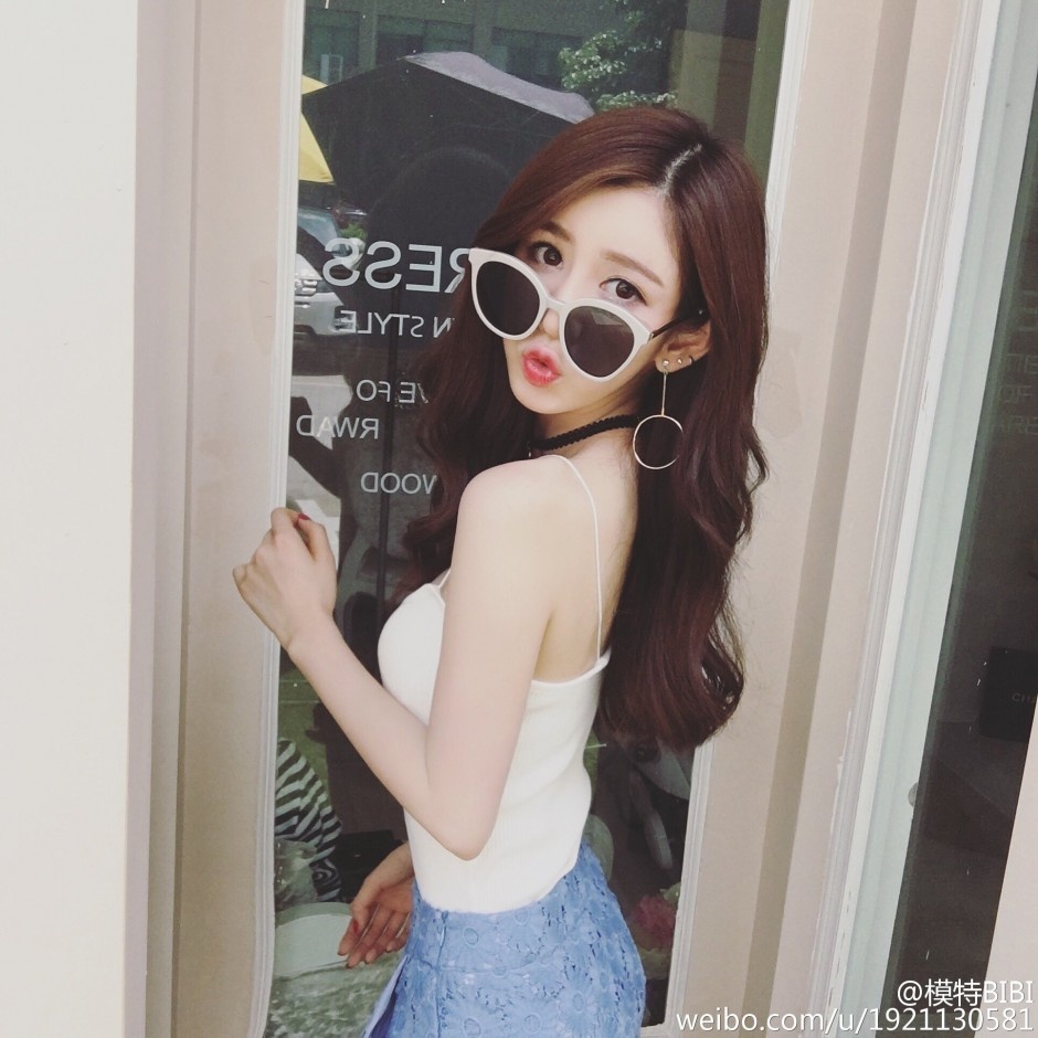 90后嫩模黃慧BIBI性感吊带美拍图片