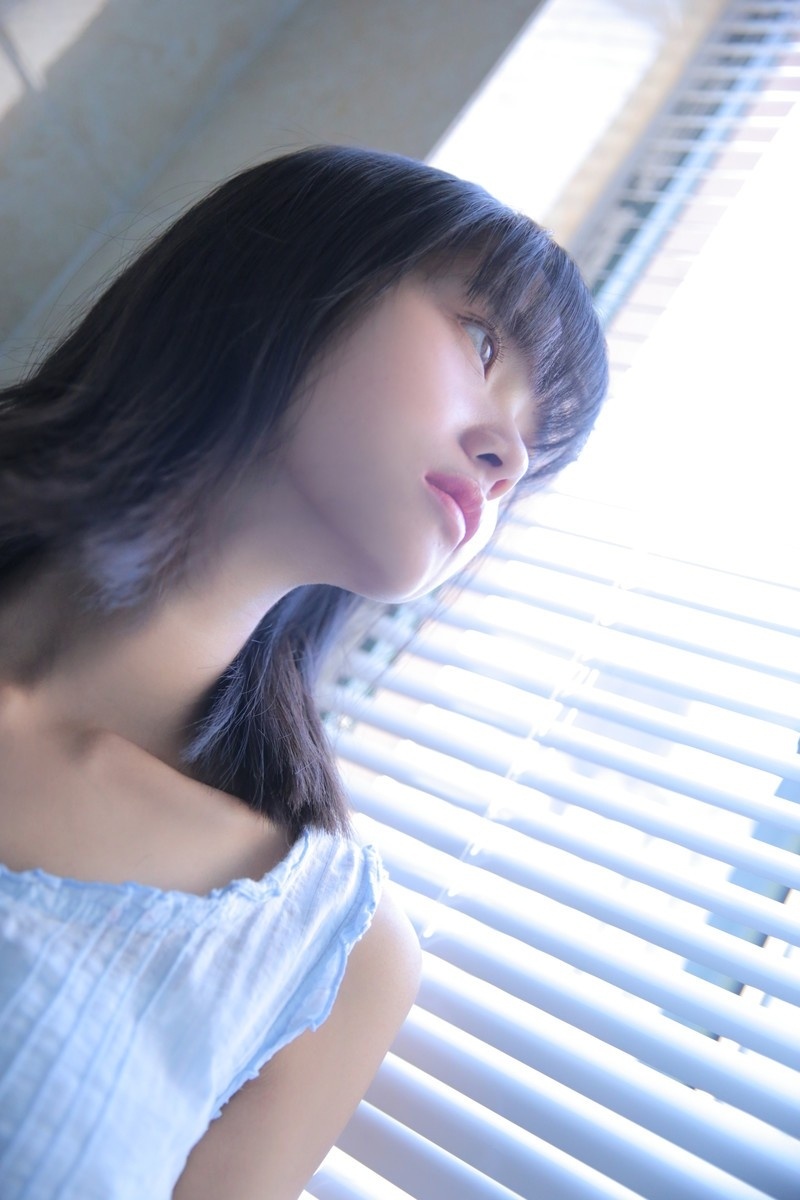 童颜少女浴室唯美养眼氧气稚嫩空灵写真图片