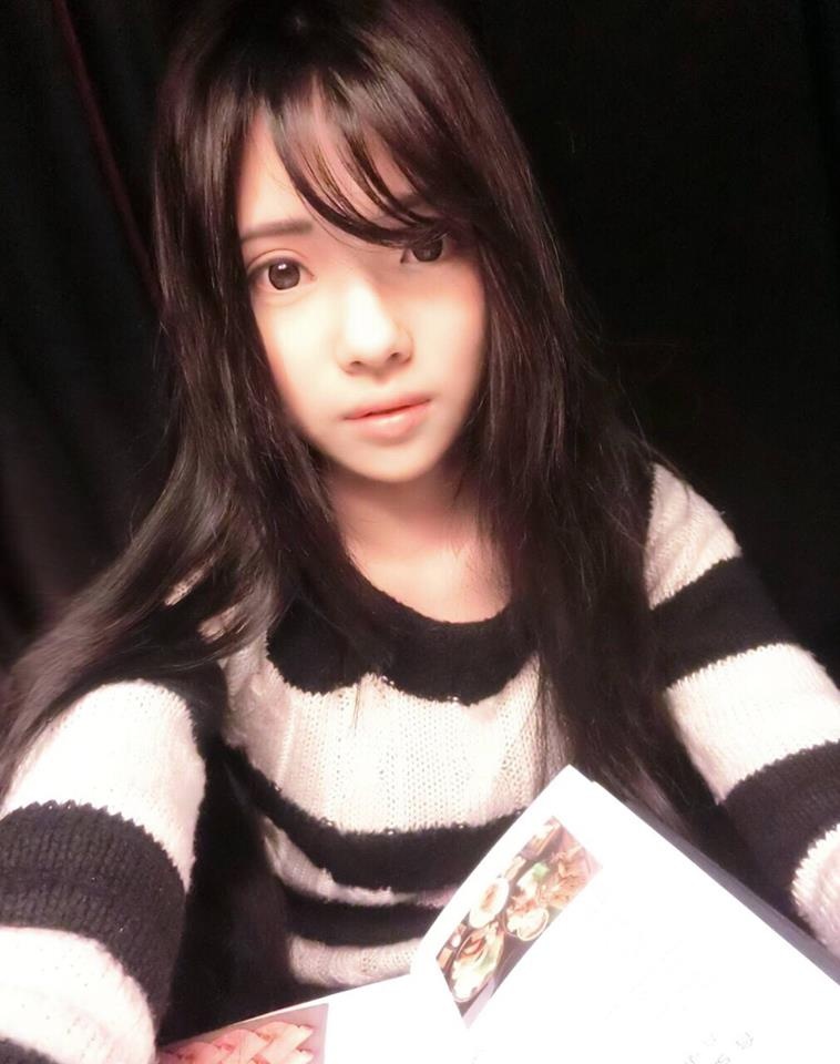 台湾大眼美女模特承容姣好面容街拍图片