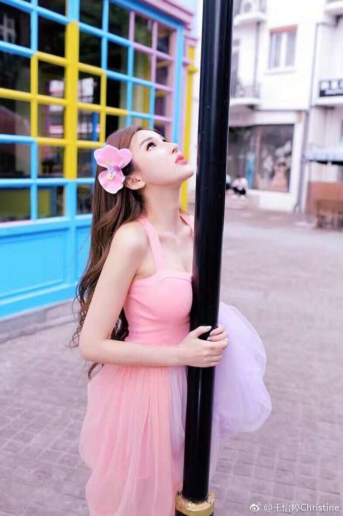 网红美女王怡婷千姿百媚养眼生活写真照