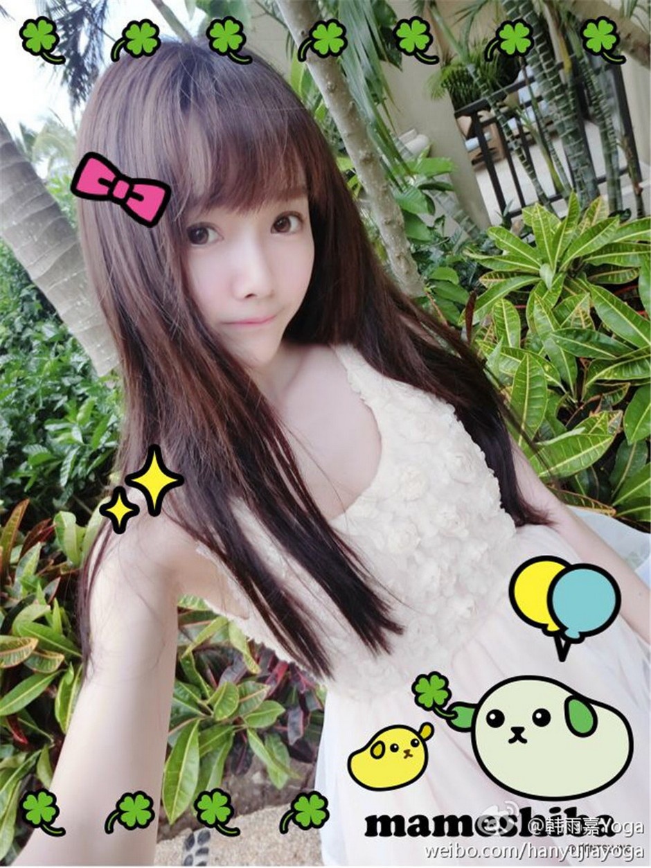 网红美女韩雨嘉白嫩诱人美腿街拍写真