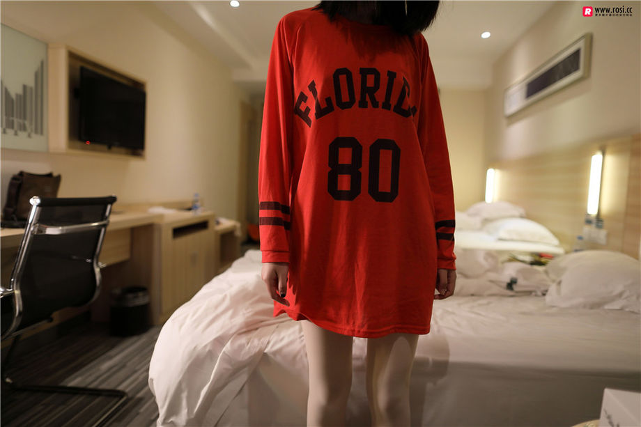 ROSI写真 翘臀小姐姐性感连体丝袜大胆人体私拍写真图片