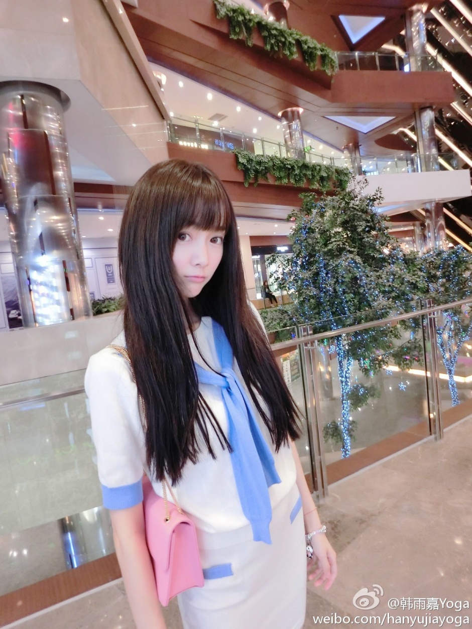 清纯美少女韩雨嘉深沟美胸时尚生活写真