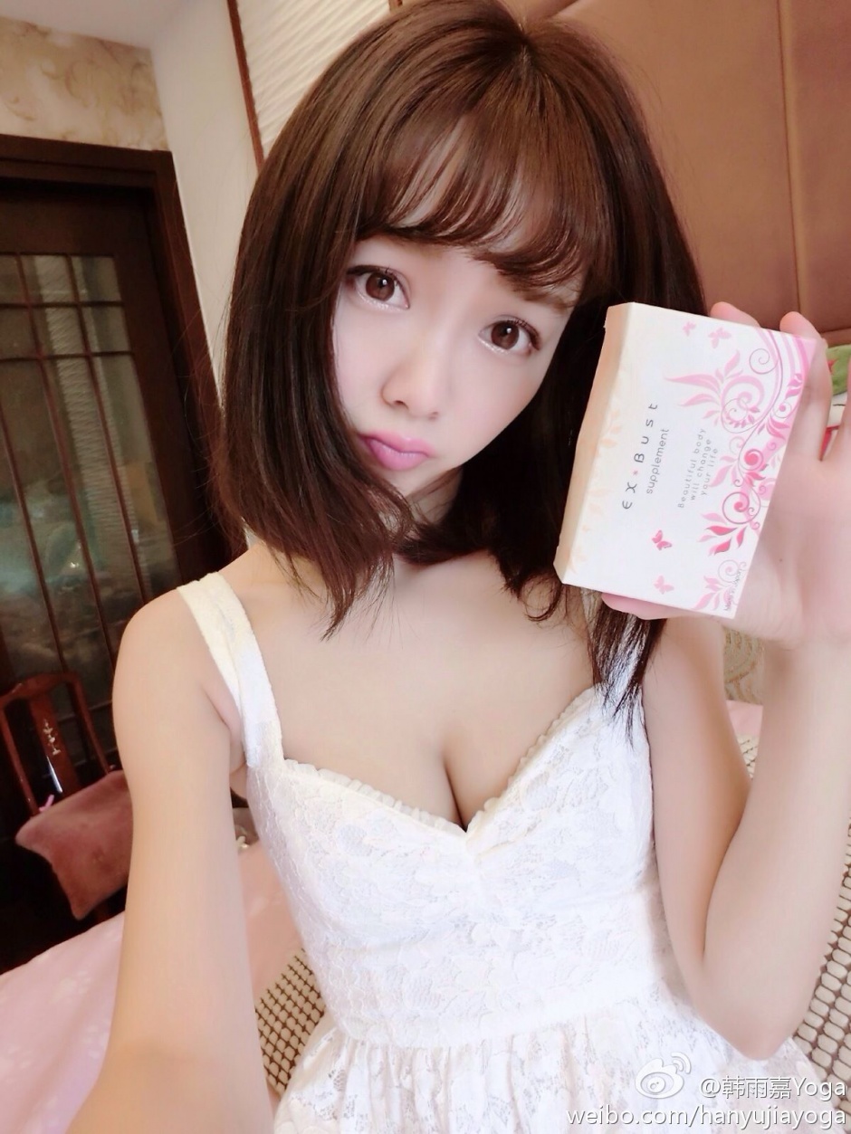 清纯美少女韩雨嘉深沟美胸时尚生活写真