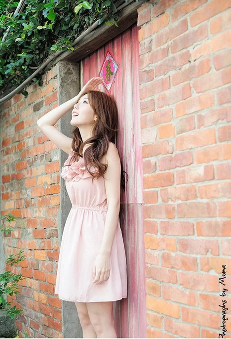 肤白貌美清纯粉嫩卷发少女可爱迷人写真