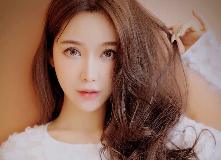 人气美女曲珈叶Gaia深沟美胸性感比基尼美拍图