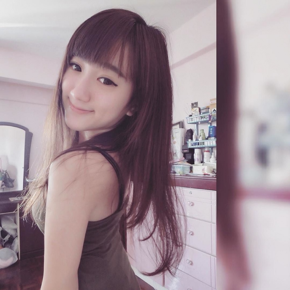 马来西亚美女杨宝贝(杨虹玲)丰满身材酥胸诱惑写真