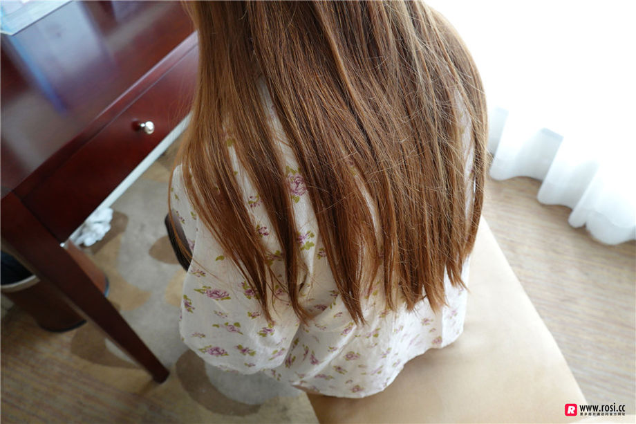 ROSI写真 清纯嫩模酒店大尺度黑丝私拍摄影大图