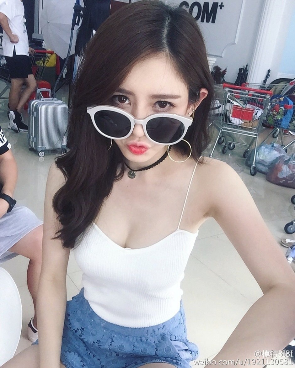 90后嫩模黃慧BIBI性感吊带美拍图片
