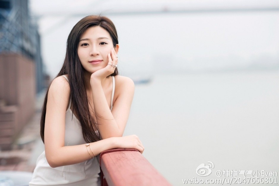 长腿美女神神气气小Even微博写真图片