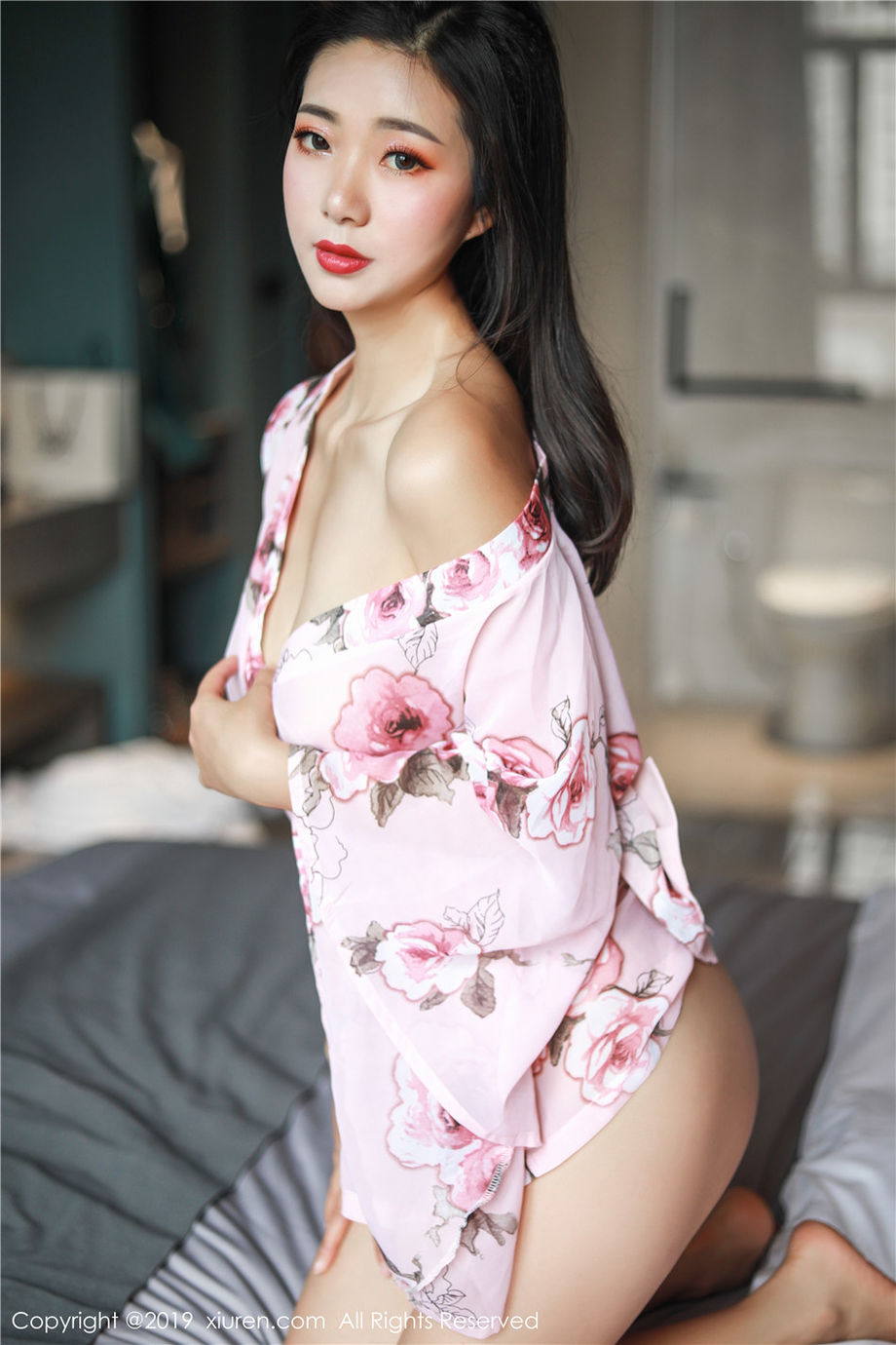 秀人网 翘臀大奶美女宋-KiKi诱惑情趣内衣福利摄影图片